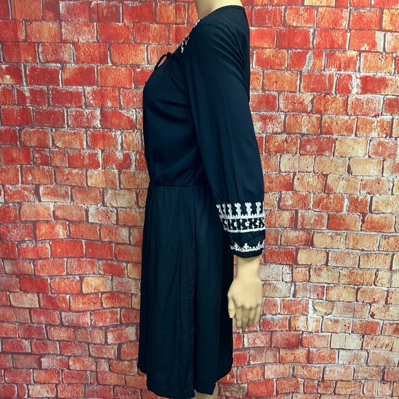 Old Navy Long Sleeve Boho Embroidered Dress - Picture 4 of 9